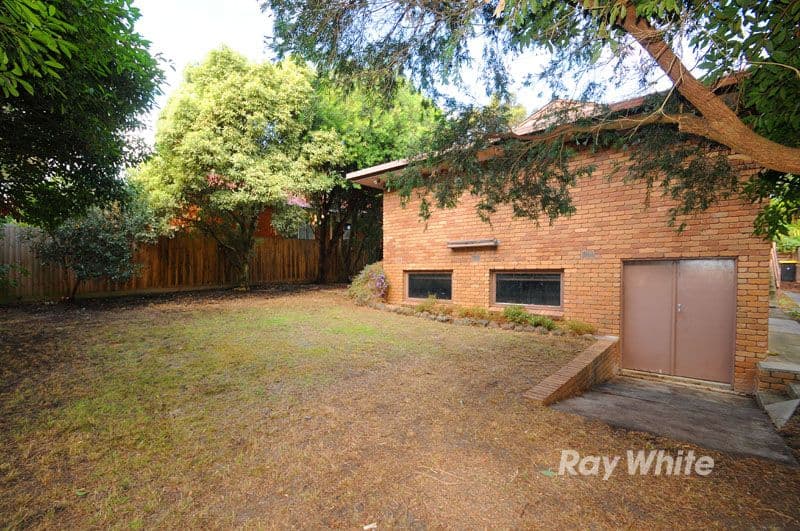 35 Greenways Road, GLEN WAVERLEY VIC 3150, Glen Waverley - Thumbnail 2