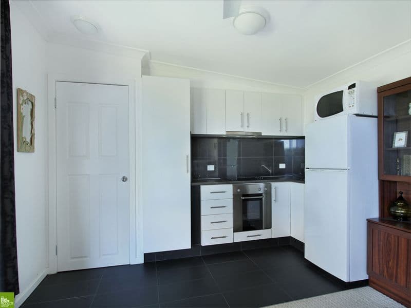 180 Flagstaff Road, LAKE HEIGHTS NSW 2502, Lake Heights - Thumbnail 8