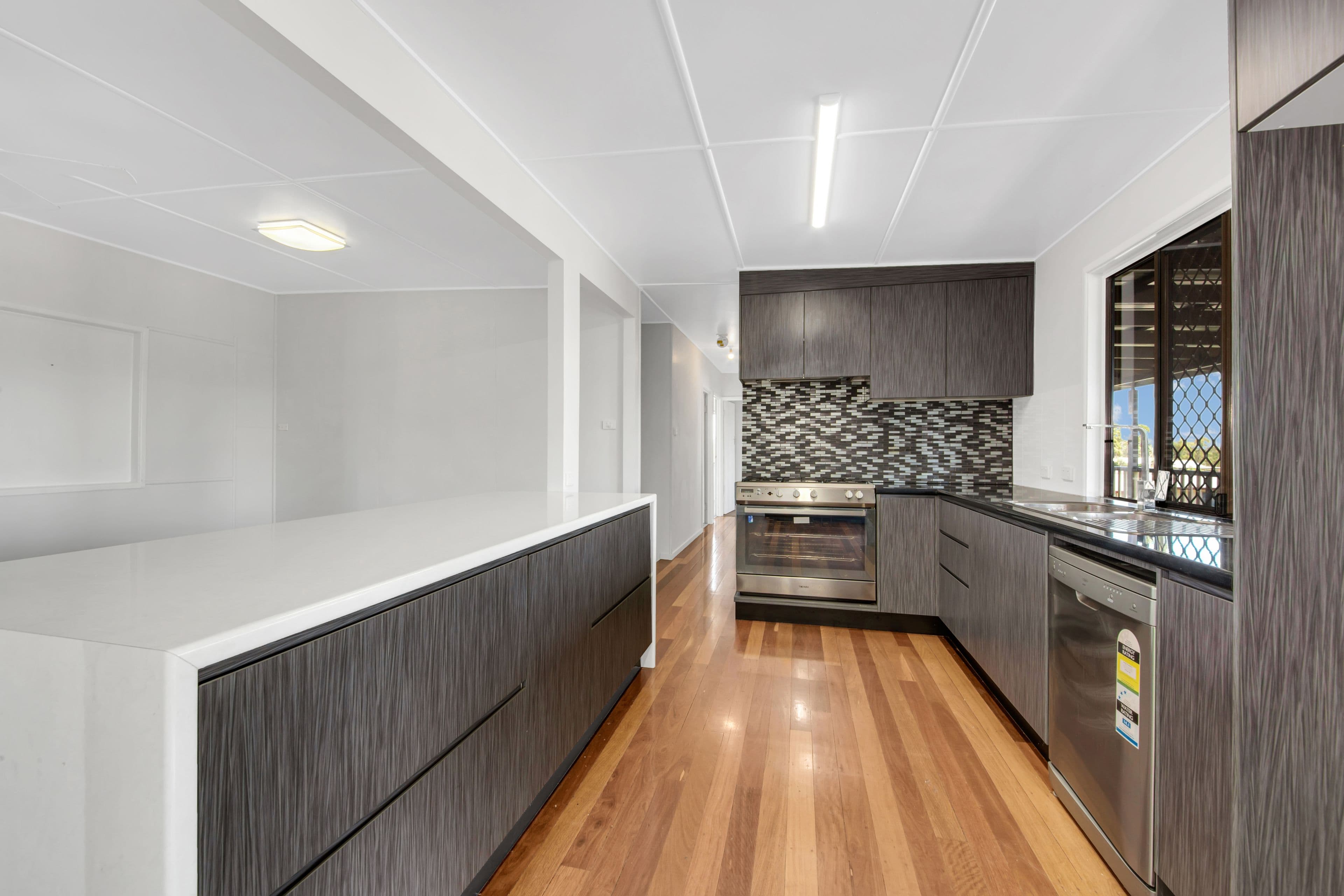 4 Hetherington Street, West Gladstone QLD 4680, West Gladstone - Thumbnail 3