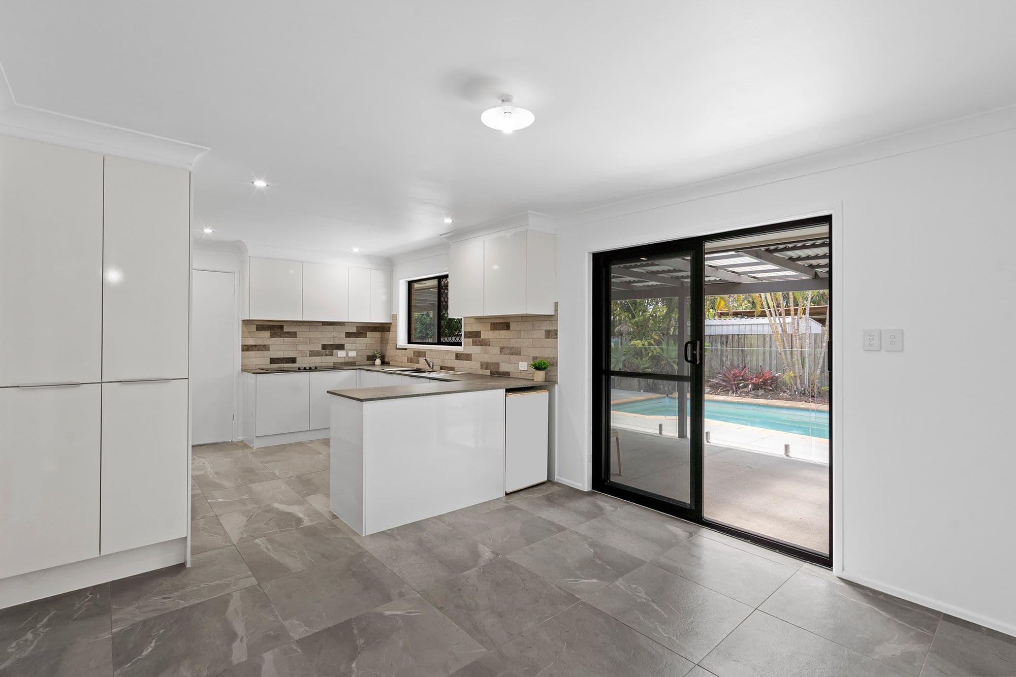 1 Hanlon Street, Tanah Merah QLD 4128, Tanah Merah - Thumbnail 2