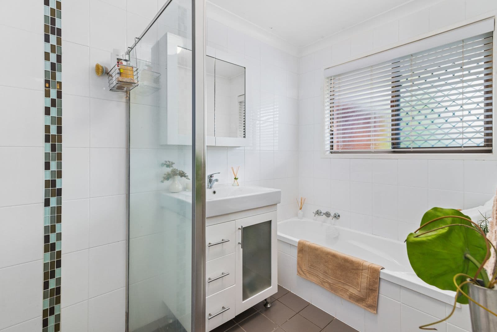 63 Darnel Street, Elanora QLD 4221, Elanora - Thumbnail 6