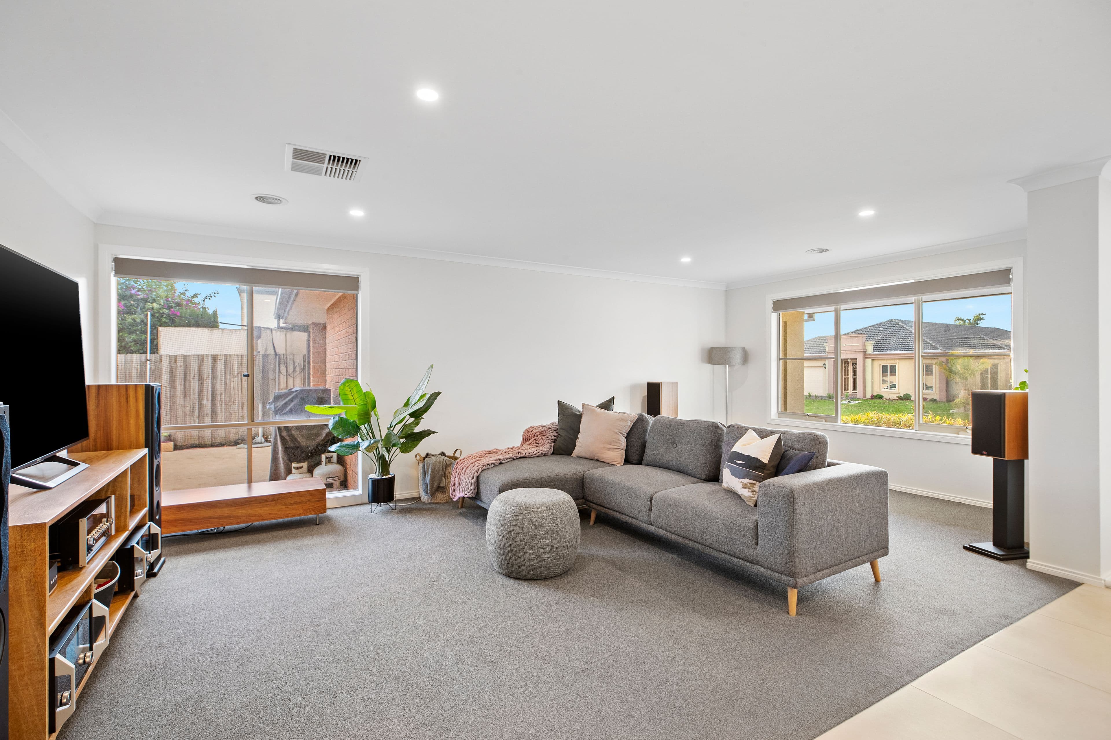 22 Pranjic Place, Rowville VIC 3178, Rowville - Thumbnail 2