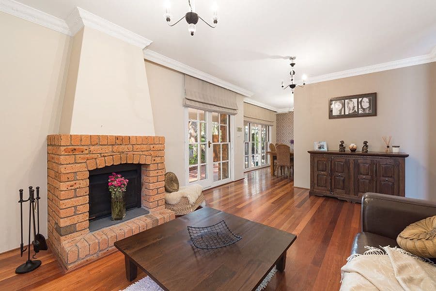 19 Charlotte Place, Illawong - Thumbnail 2