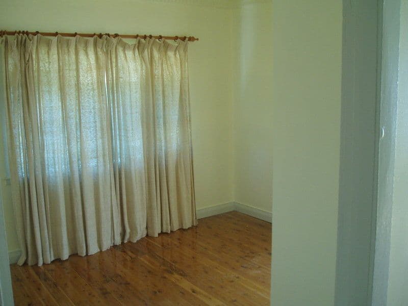 64 Little Parry, Charleville QLD 4470, Charleville - Thumbnail 2
