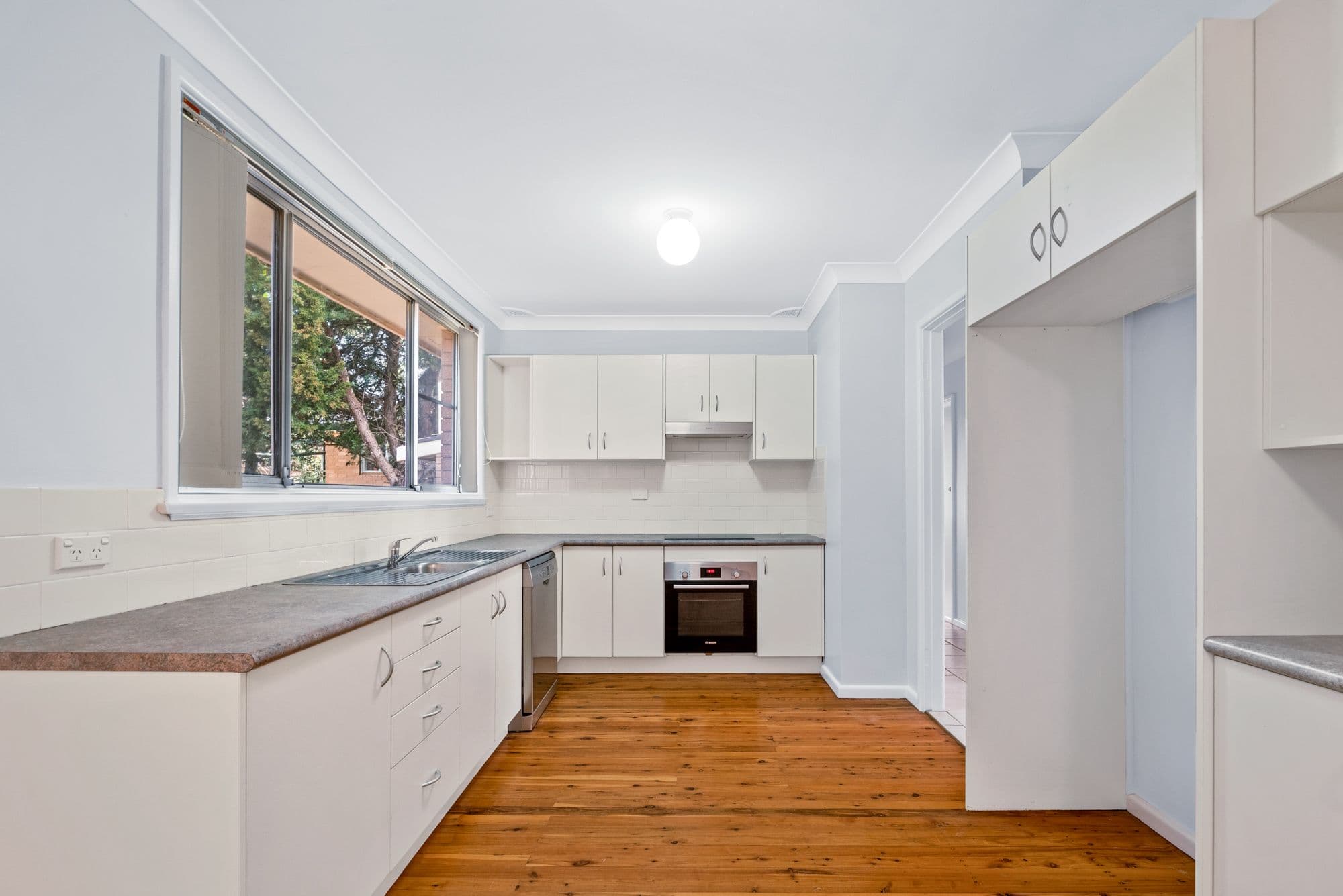 33 Pine Avenue,, Bradbury NSW 2560, Bradbury - Thumbnail 4