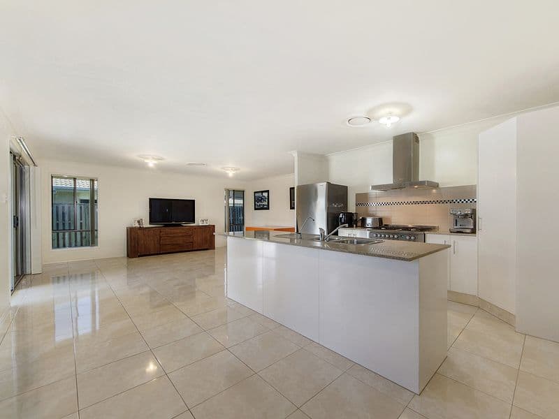 8 Kingair Road, Upper Coomera QLD 4209, Upper Coomera - Thumbnail 2