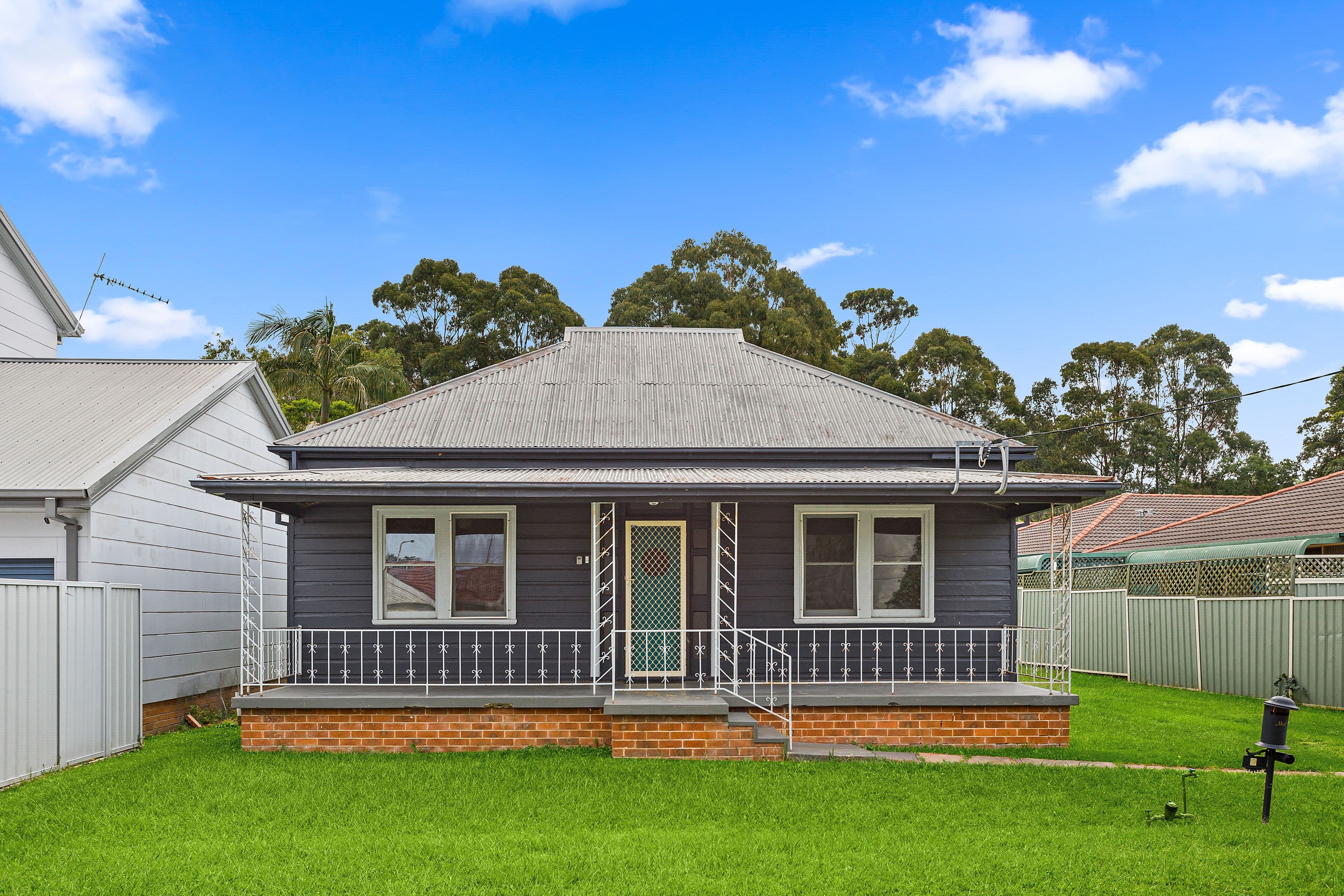 2 Jobson Avenue, Mount Ousley NSW 2519, Mount Ousley - Image 1