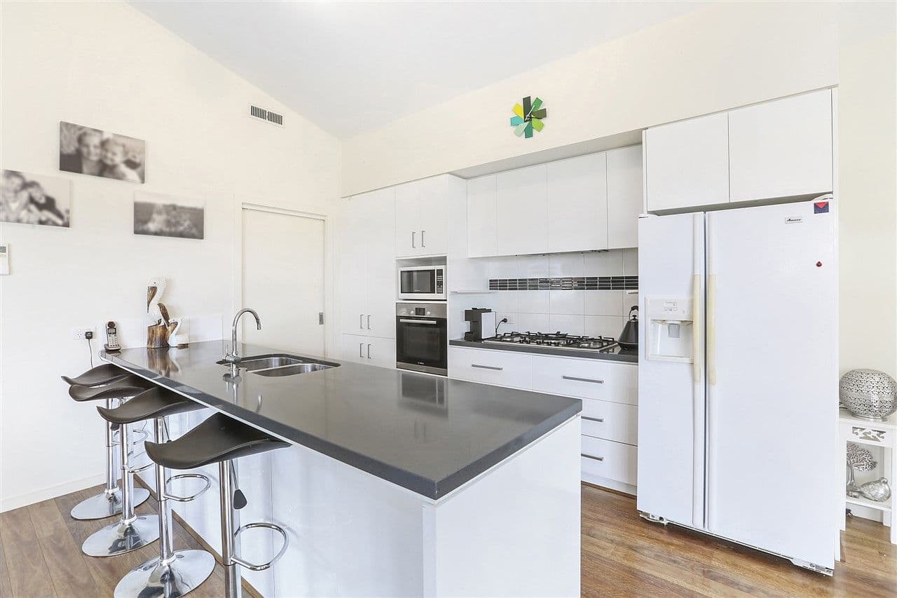 4 Centreside Drive, Torquay VIC 3228, Torquay - Thumbnail 3