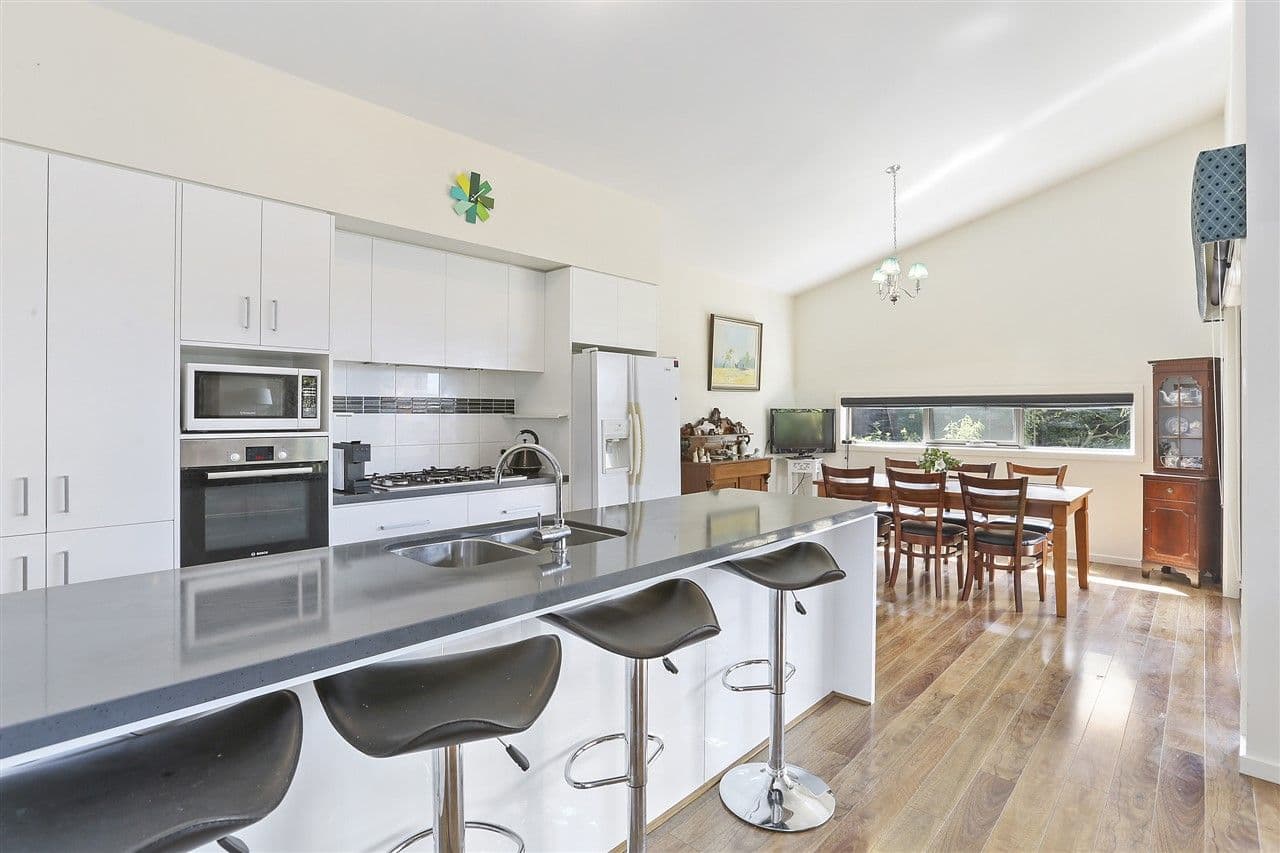 4 Centreside Drive, Torquay VIC 3228, Torquay - Thumbnail 4