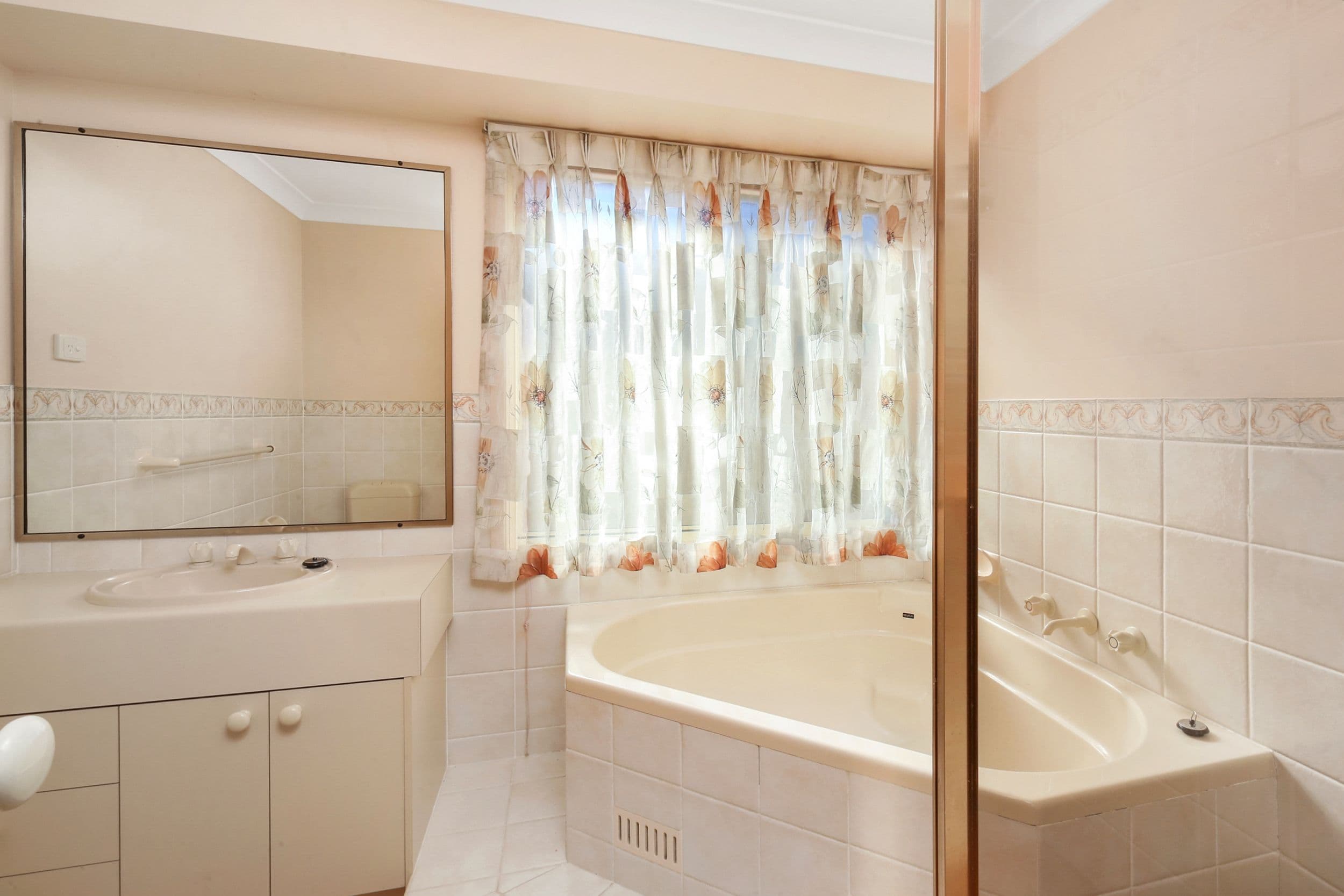 1 Shelly Place/249 High Street, Hastings, Hastings - Thumbnail 7