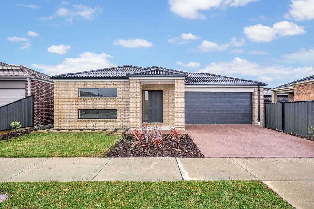 15 Fermont Avenue, Craigieburn VIC 3064, Craigieburn - Image 1