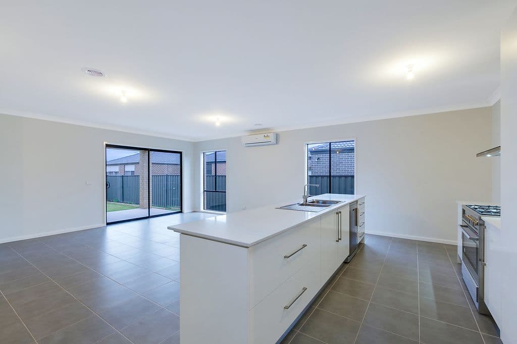 15 Fermont Avenue, Craigieburn VIC 3064, Craigieburn - Thumbnail 3