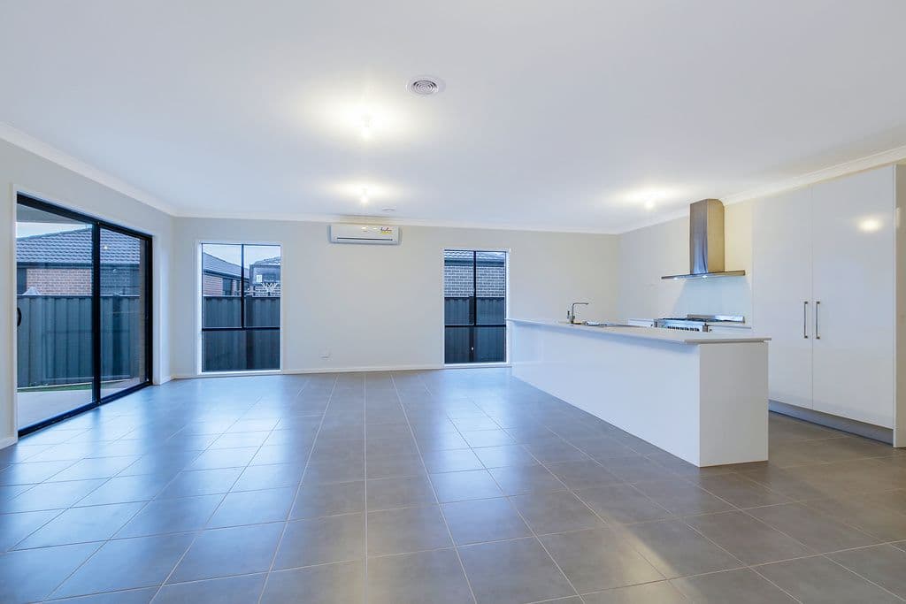 15 Fermont Avenue, Craigieburn VIC 3064, Craigieburn - Thumbnail 4