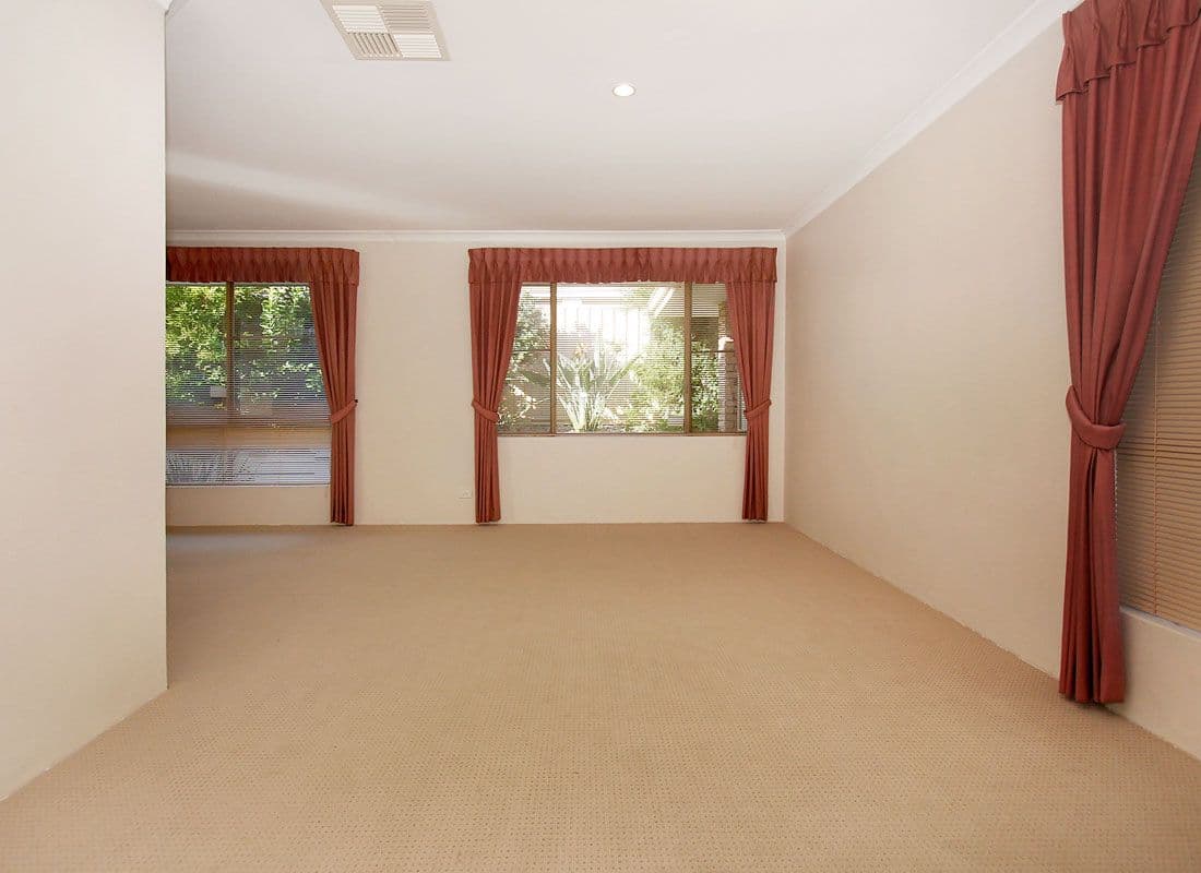 12 Hickory Drive, THORNLIE WA 6108, Thornlie - Thumbnail 2