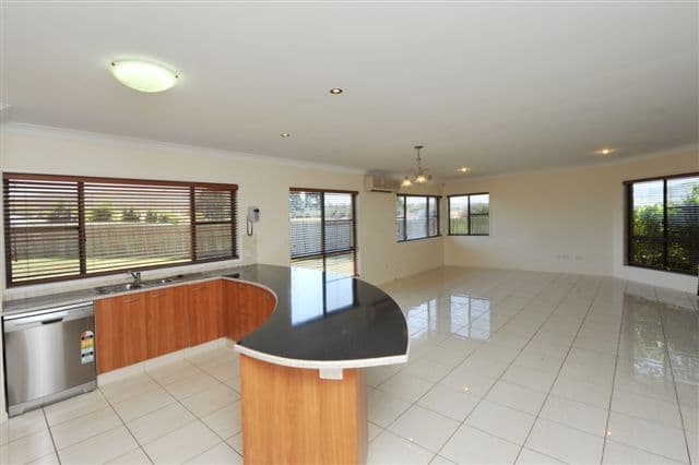10 Hanna Court, WESTBROOK QLD 4350, Westbrook - Thumbnail 3