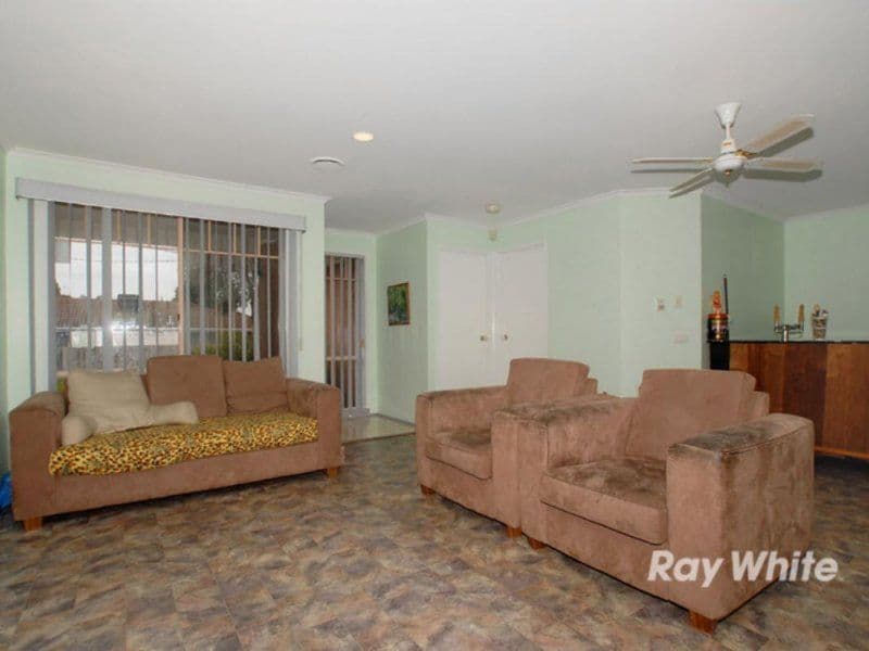 1 Pearl Court, CRANBOURNE VIC 3977, Cranbourne West - Thumbnail 3