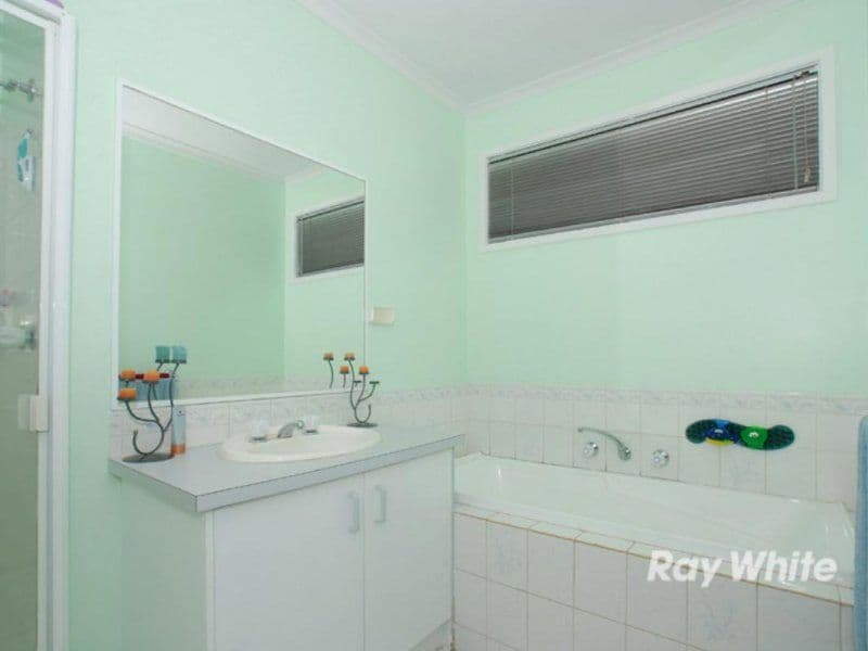 1 Pearl Court, CRANBOURNE VIC 3977, Cranbourne West - Thumbnail 6