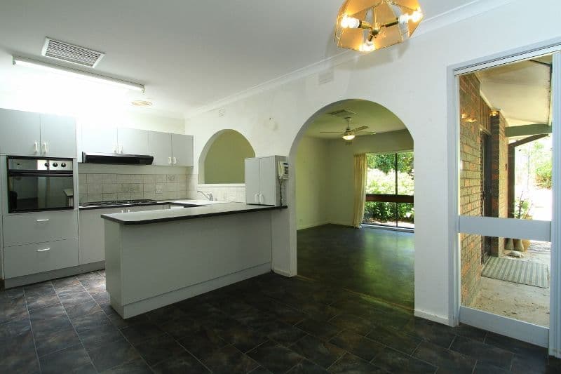 25 Amaroo Crescent, STRATHDALE VIC 3550, Strathdale - Thumbnail 2