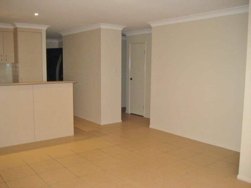 8 Wattle Crescent, Raceview QLD 4305, Raceview - Thumbnail 2