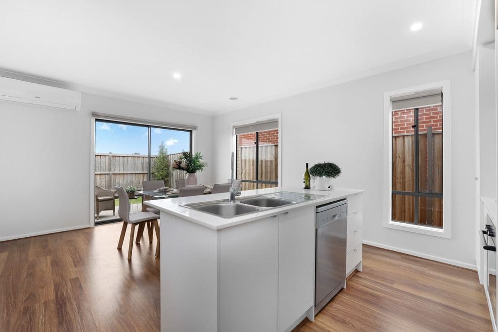 4 Avaward Street, Wyndham Vale VIC 3024, Wyndham Vale - Thumbnail 4