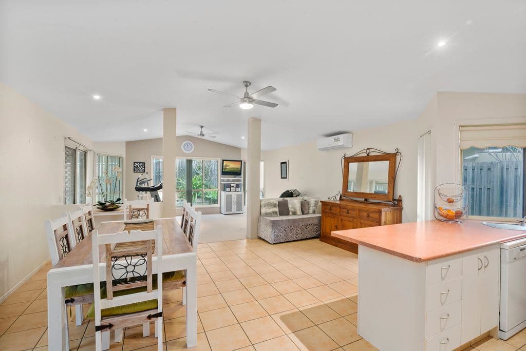 42 Hibertia Avenue, Elanora QLD 4221, Elanora - Image 1