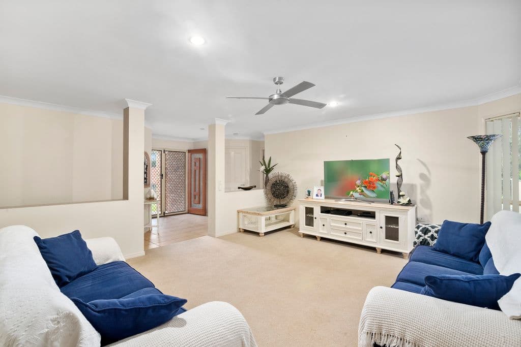 42 Hibertia Avenue, Elanora QLD 4221, Elanora - Thumbnail 4