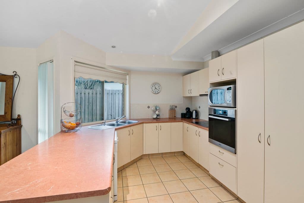 42 Hibertia Avenue, Elanora QLD 4221, Elanora - Thumbnail 5