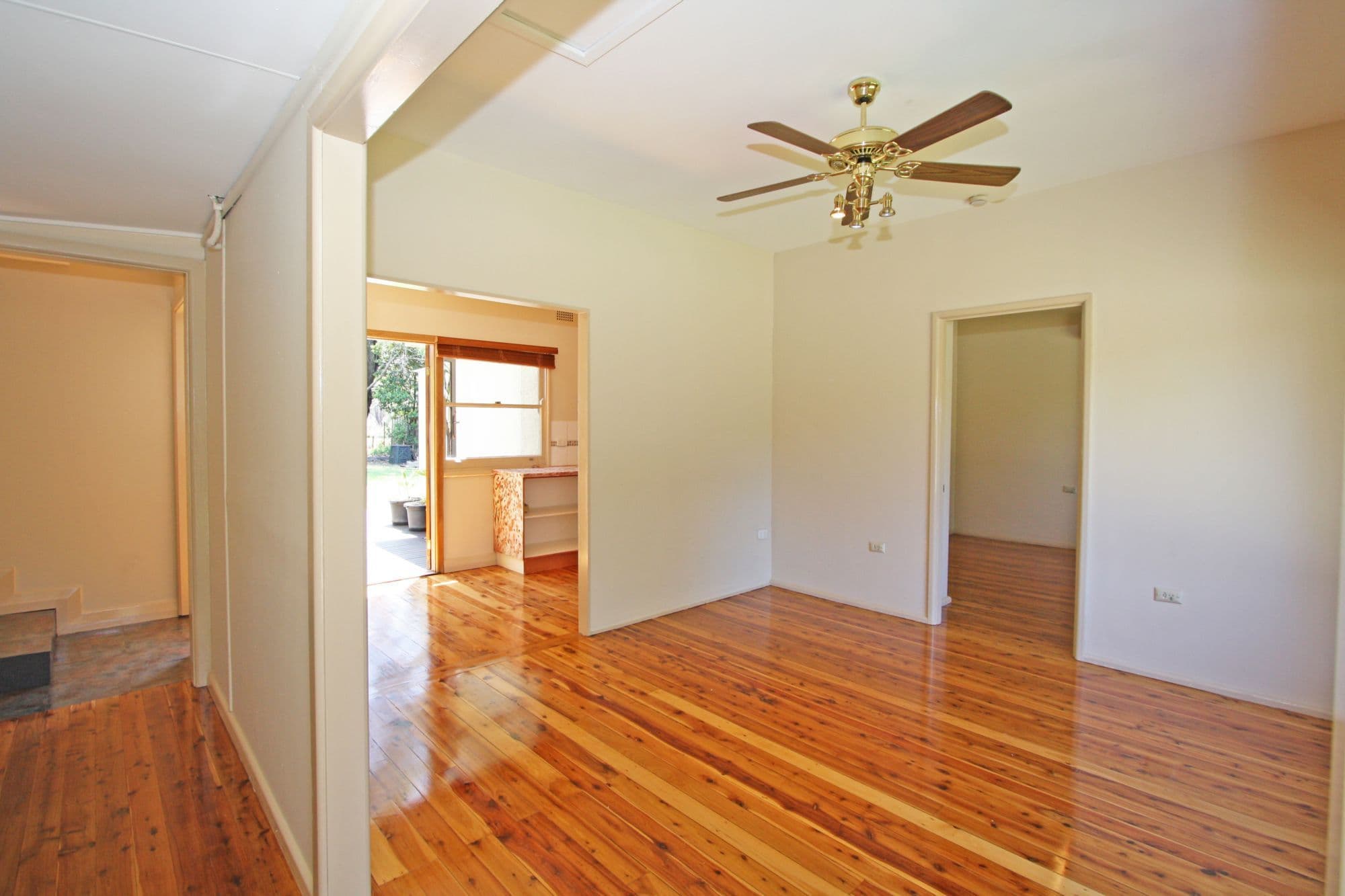 35 Geoffrey Road, CHITTAWAY POINT NSW 2261, Chittaway Point - Thumbnail 3