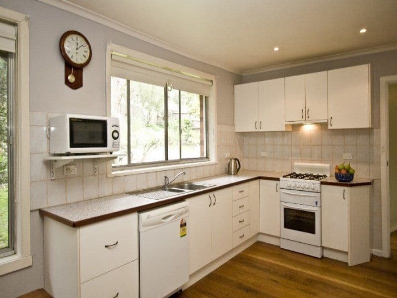24 Busst Drive, WATSONIA NORTH VIC 3087, Watsonia North - Thumbnail 2