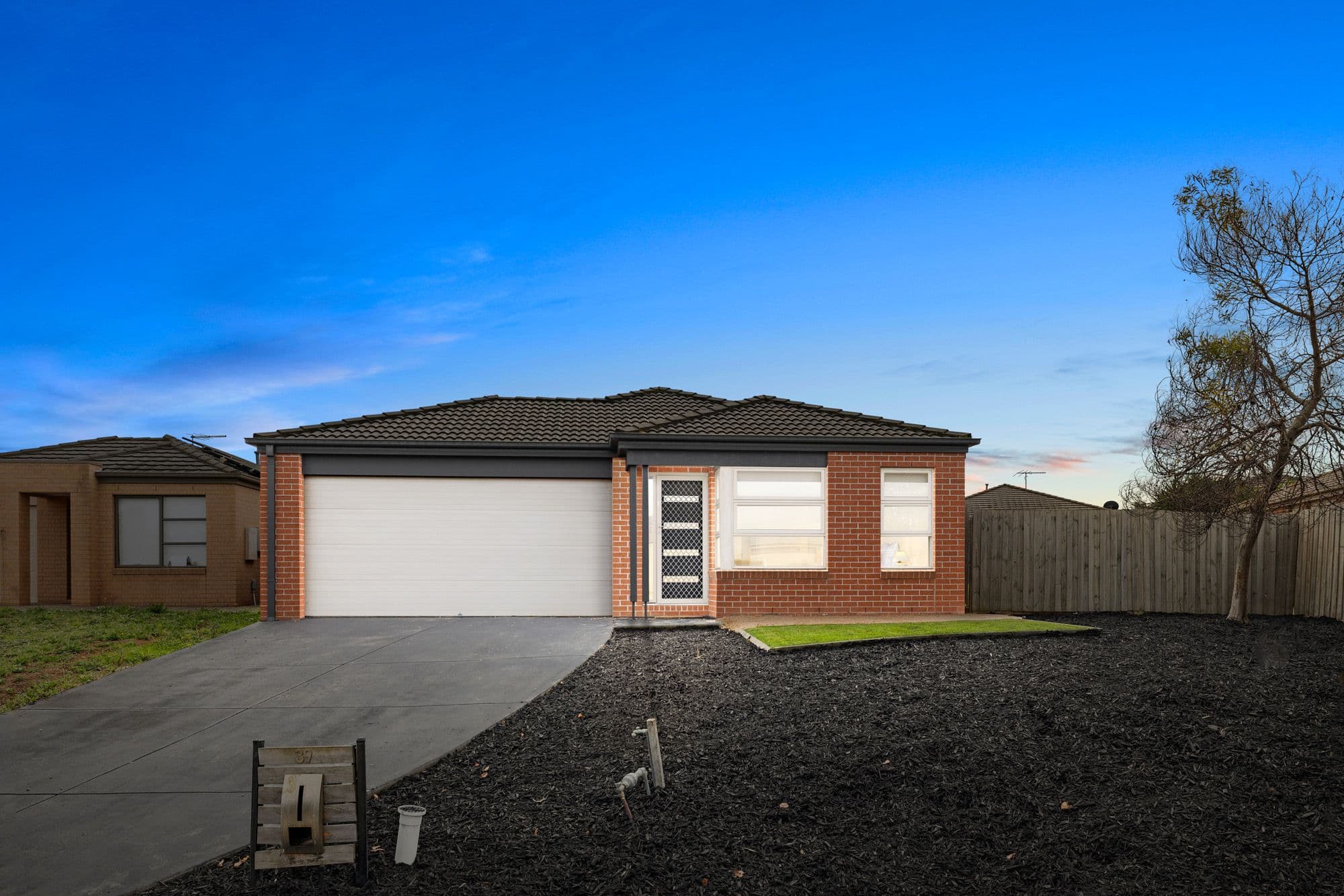 39 Lady Penrhyn Drive, Wyndham Vale VIC 3024, Wyndham Vale - Thumbnail 2