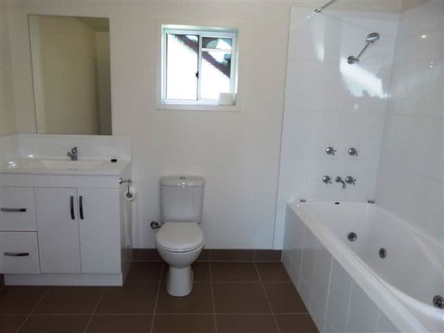 4 Georgette Street, ONE MILE QLD 4305, One Mile - Thumbnail 8