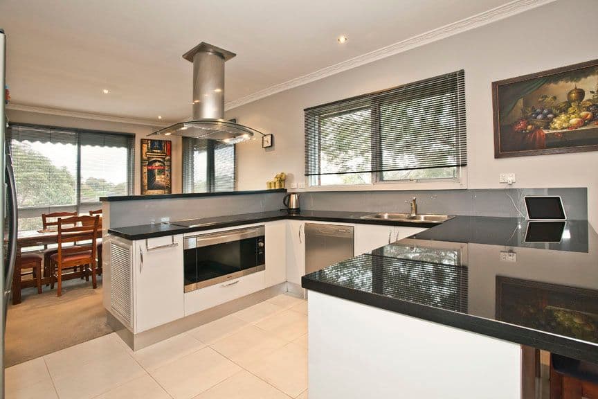 2 Maldon Court, WHEELERS HILL VIC 3150, Wheelers Hill - Thumbnail 2