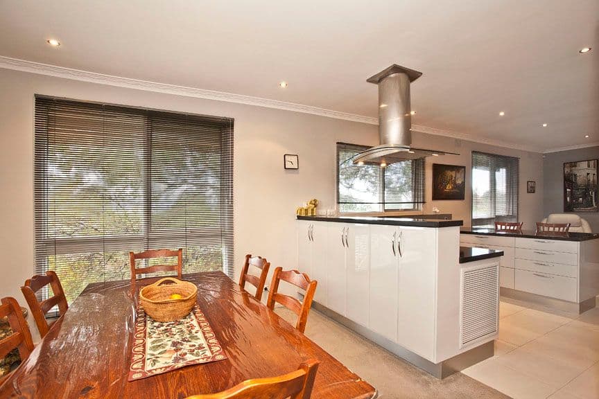 2 Maldon Court, WHEELERS HILL VIC 3150, Wheelers Hill - Thumbnail 4