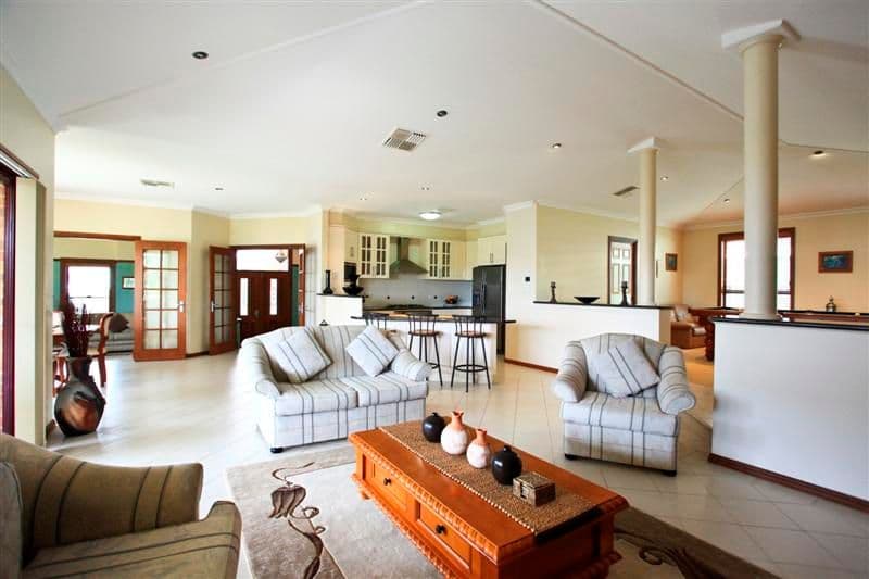 37 Carnoustie Drive, DUBBO NSW 2830, Dubbo - Thumbnail 2