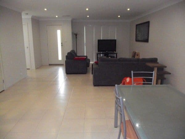 9 Hollyoake Circuit, GLENFIELD NSW 2167, Glenfield - Thumbnail 4