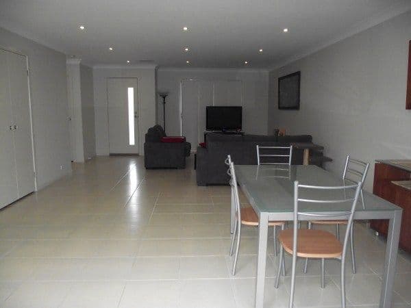 9 Hollyoake Circuit, GLENFIELD NSW 2167, Glenfield - Thumbnail 5