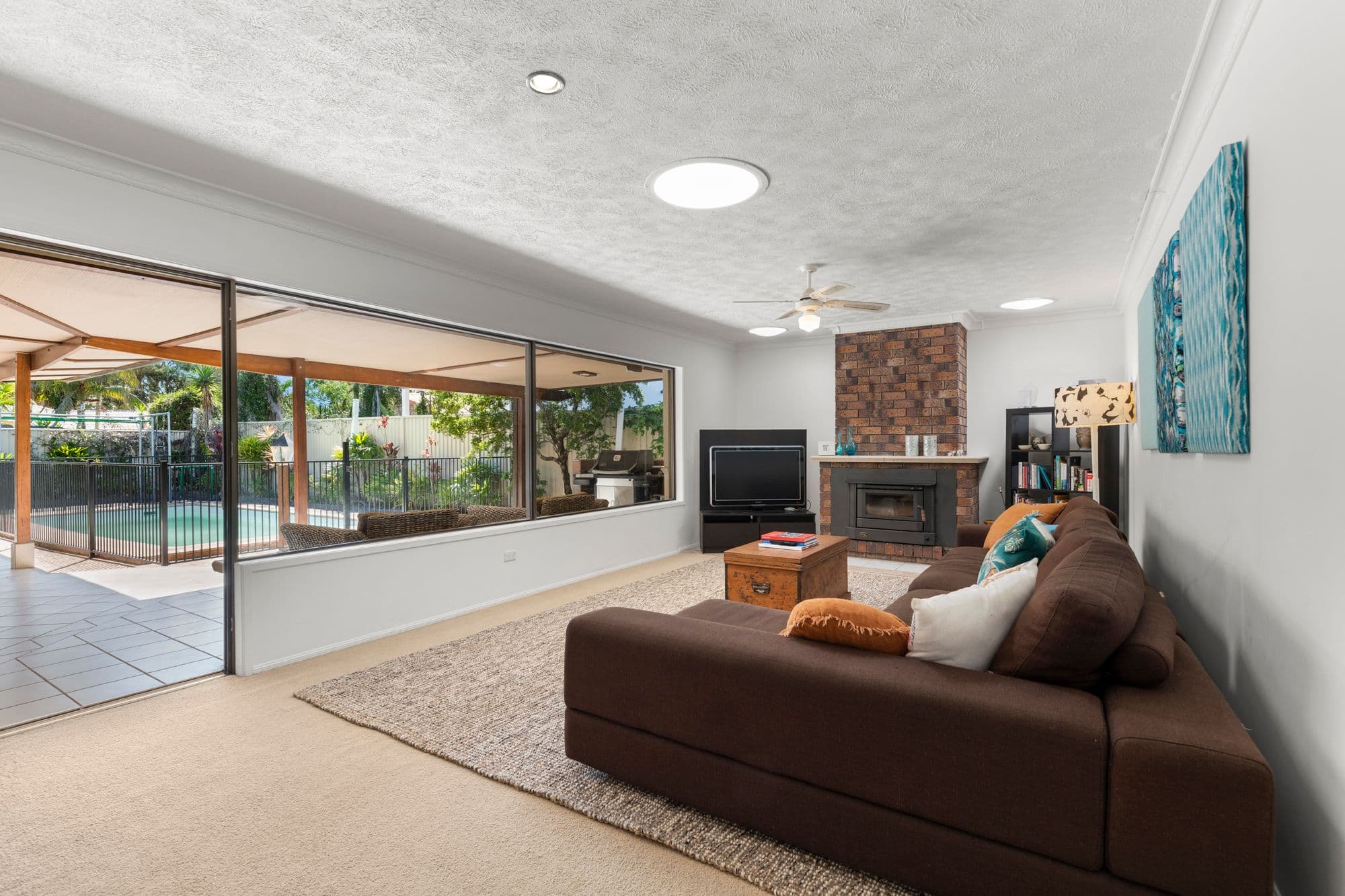 205 Acanthus Avenue, Burleigh Waters QLD 4220, Burleigh Waters - Thumbnail 2