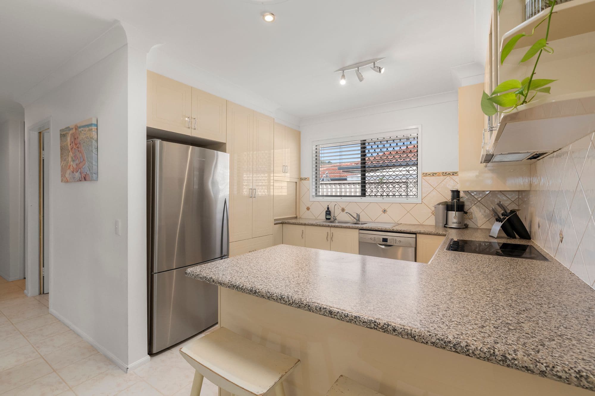 205 Acanthus Avenue, Burleigh Waters QLD 4220, Burleigh Waters - Thumbnail 5