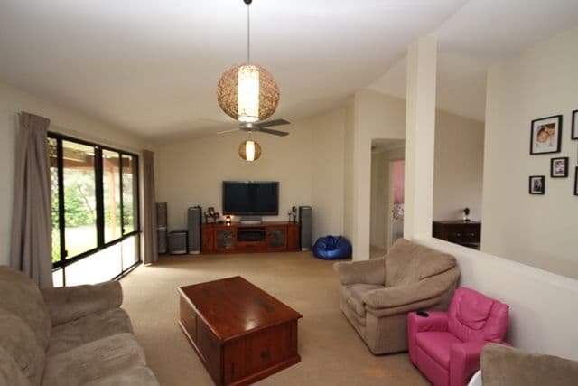 11 Winston Court, Landsborough QLD 4550, Landsborough - Thumbnail 2
