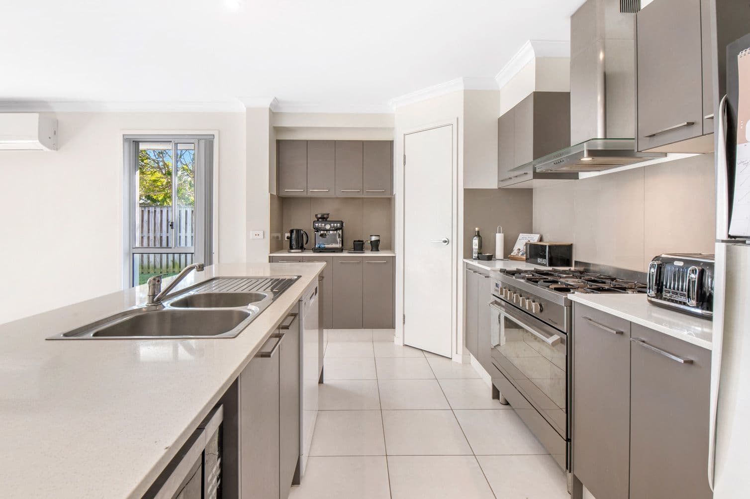 1 Jindalba Drive, Coomera QLD 4209, Coomera - Thumbnail 2