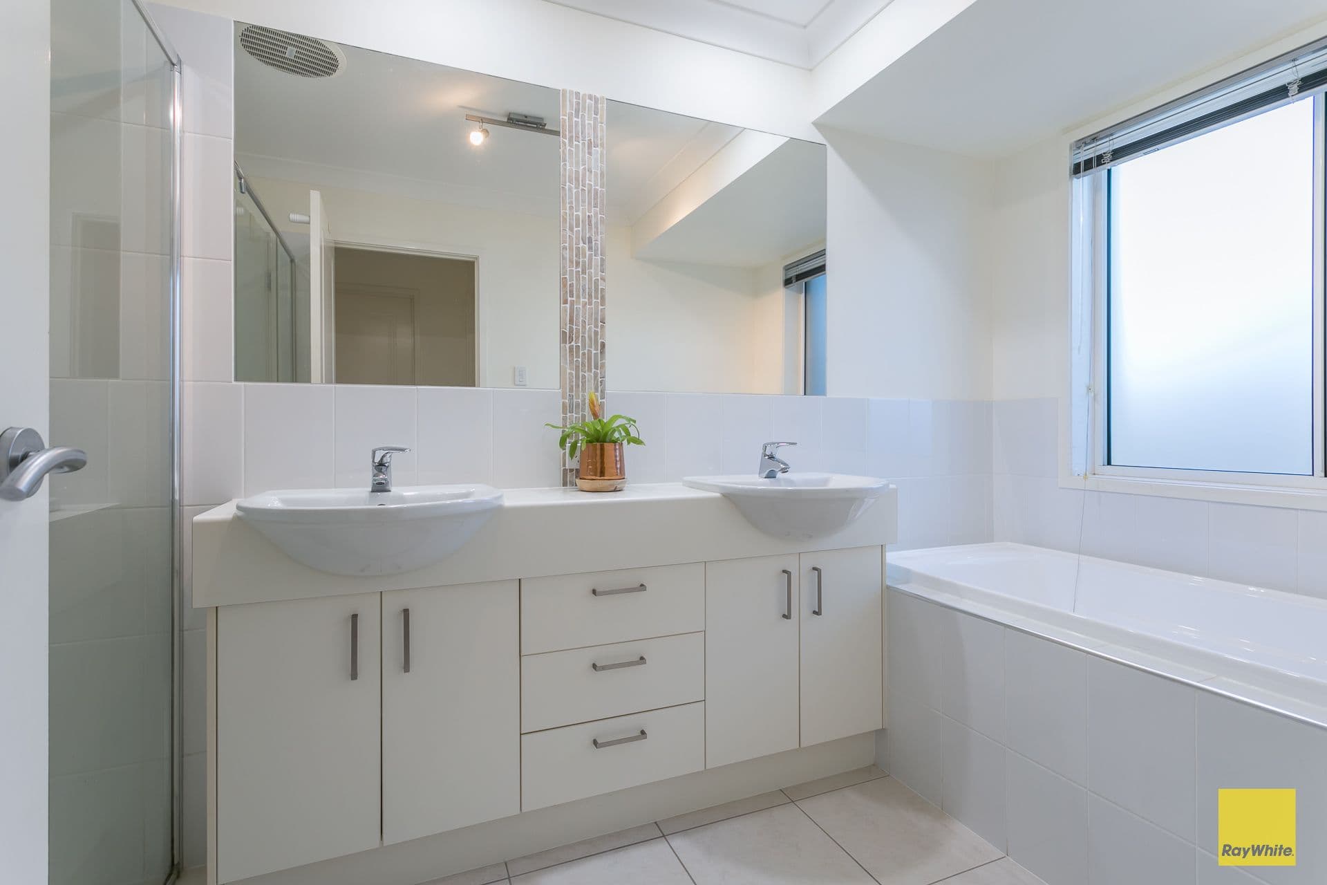 9 Omac Street, Redland Bay QLD 4165, Redland Bay - Thumbnail 8