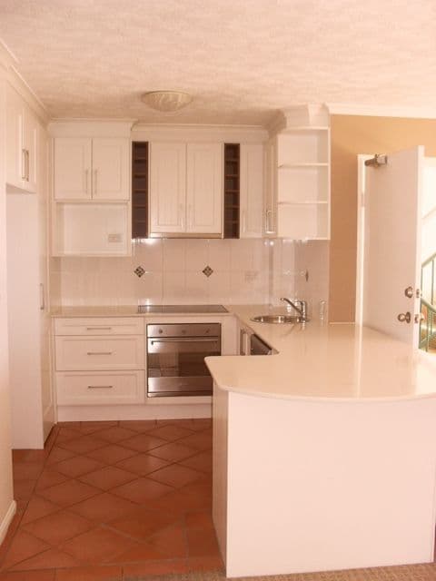 2 Brake Street, BURLEIGH HEADS QLD 4220, Burleigh Heads - Thumbnail 4