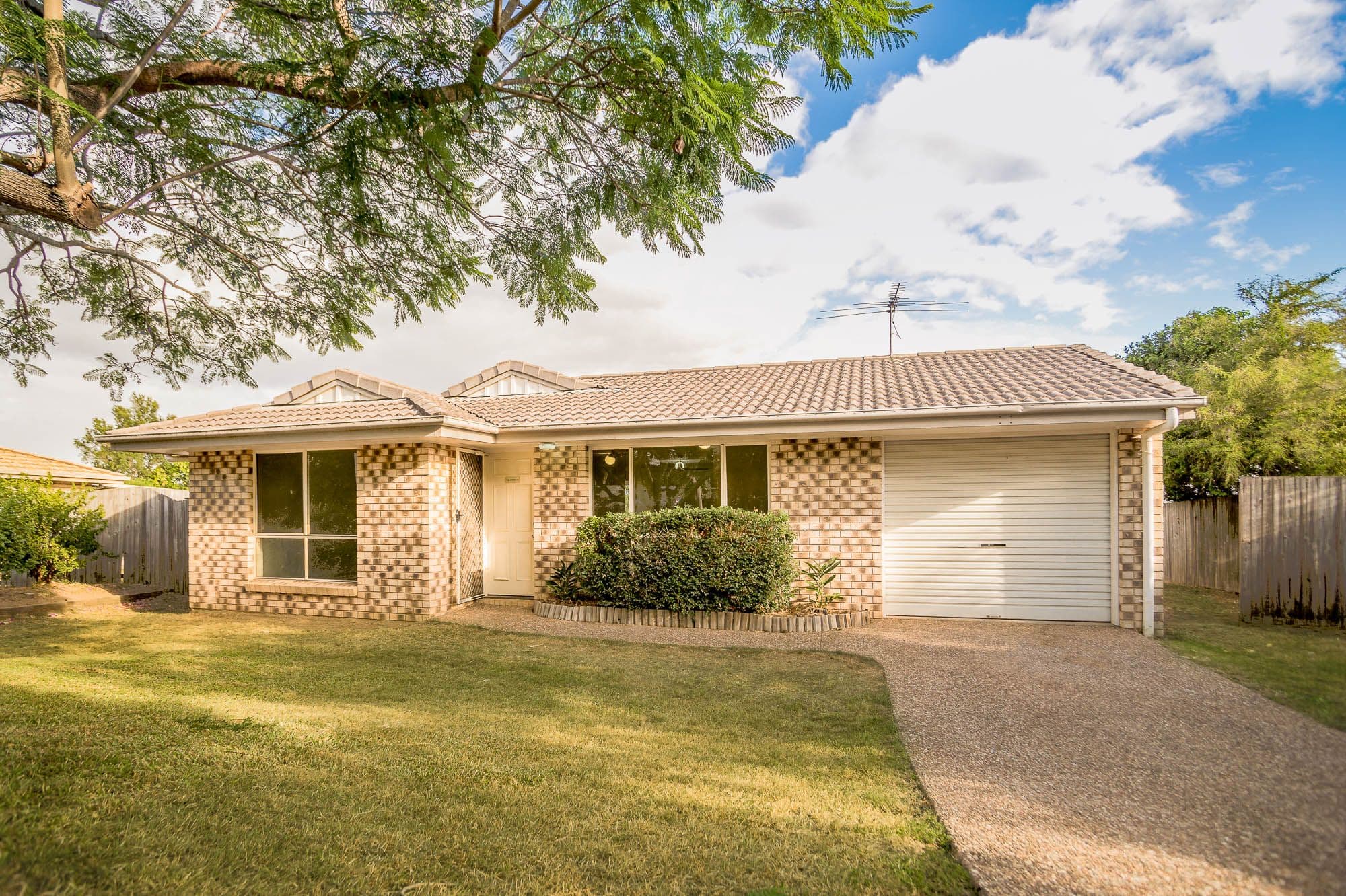 13 Hillview Drive, Hillcrest QLD 4118, Hillcrest - Thumbnail 2