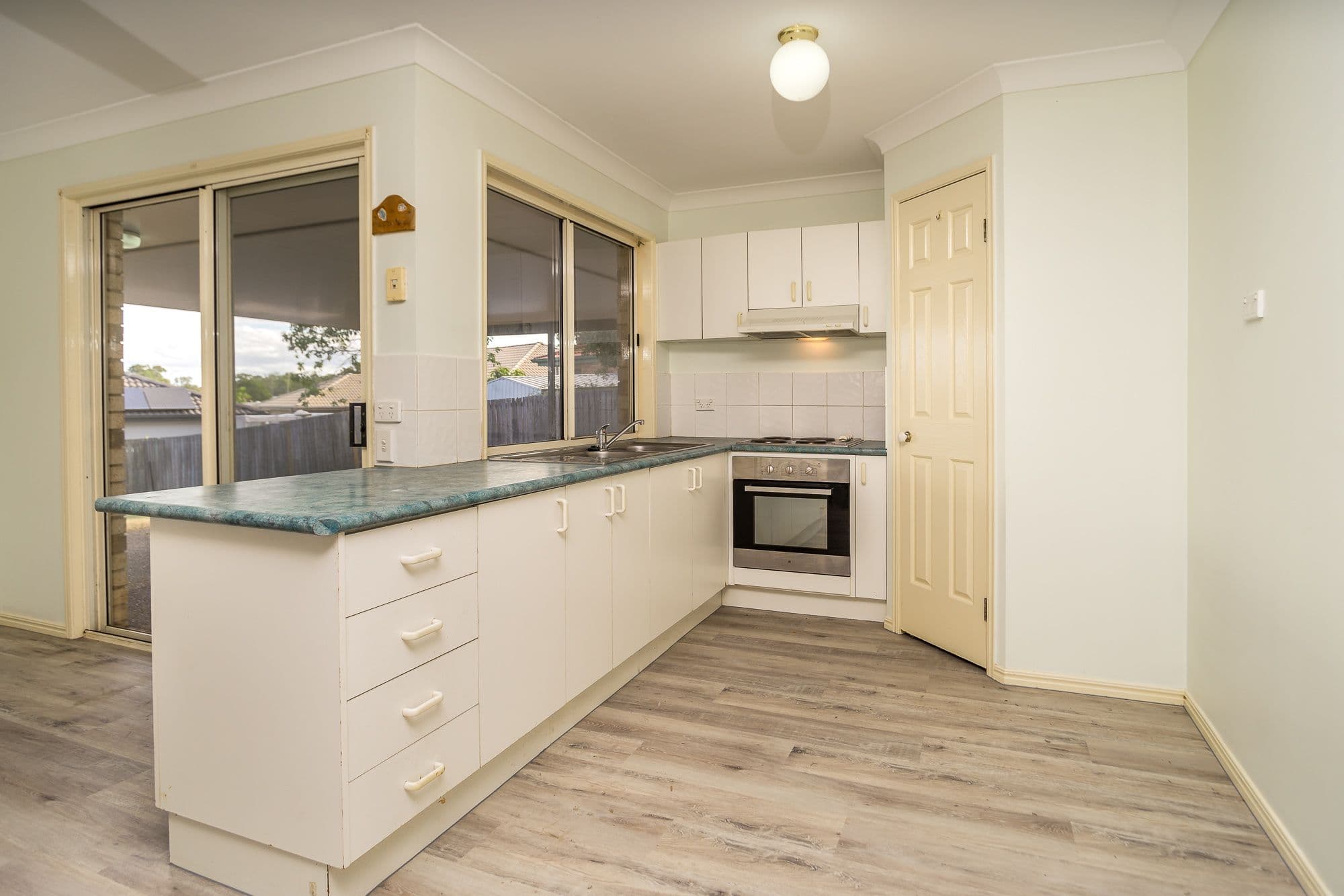 13 Hillview Drive, Hillcrest QLD 4118, Hillcrest - Thumbnail 5