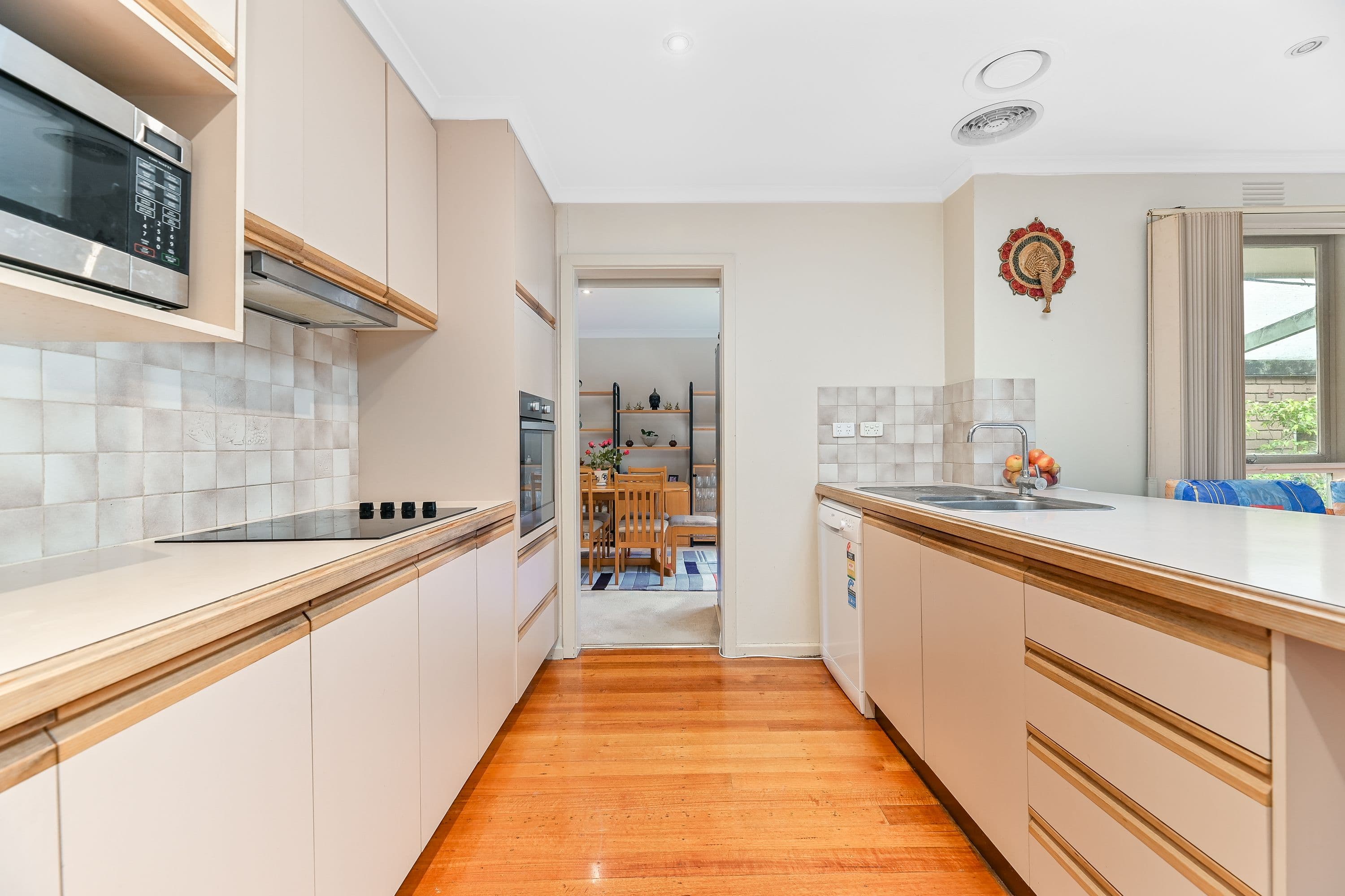 13 Nicholas Avenue, Glen Waverley VIC 3150, Glen Waverley - Thumbnail 4