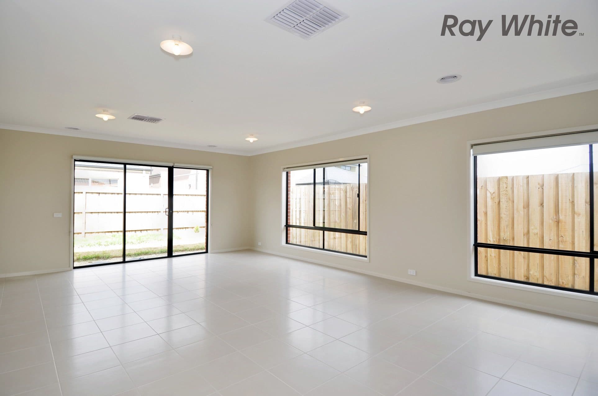 14 Canegrass Drive, POINT COOK VIC 3030, Point Cook - Thumbnail 2