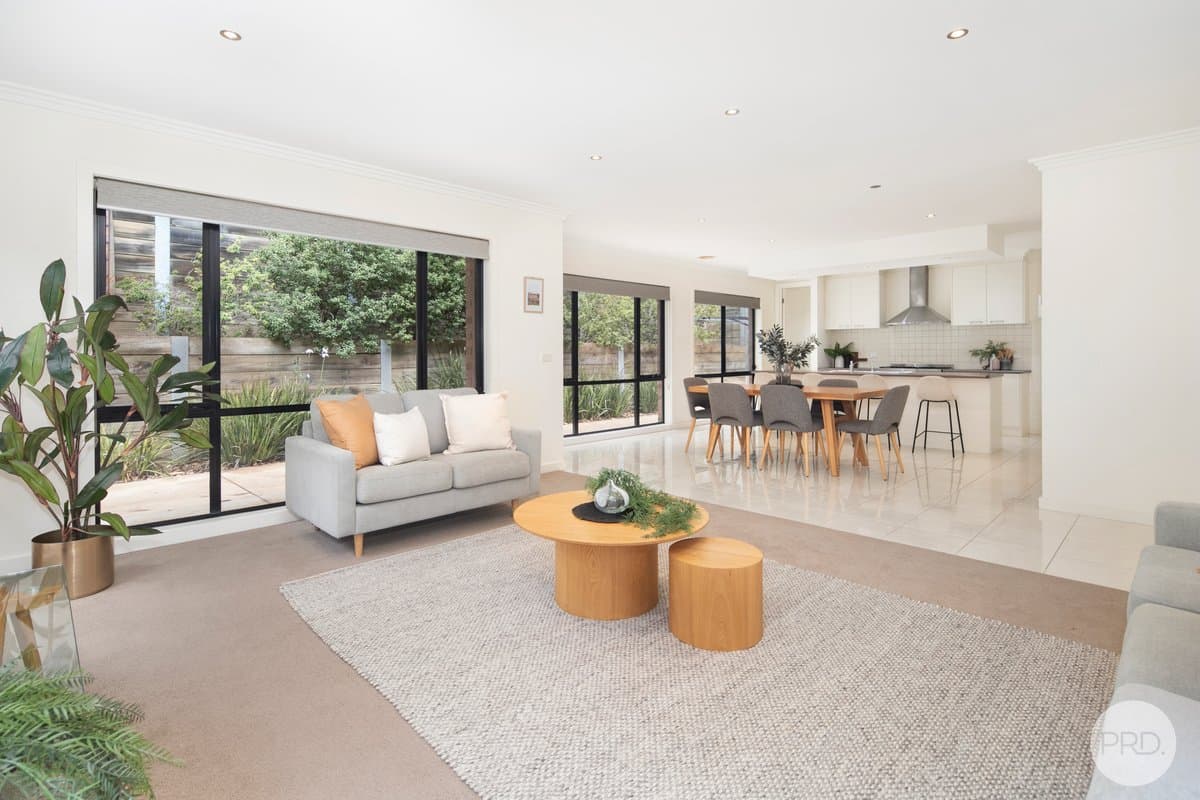 24 Zoe Drive, MOUNT HELEN VIC 3350, Mount Helen - Thumbnail 8