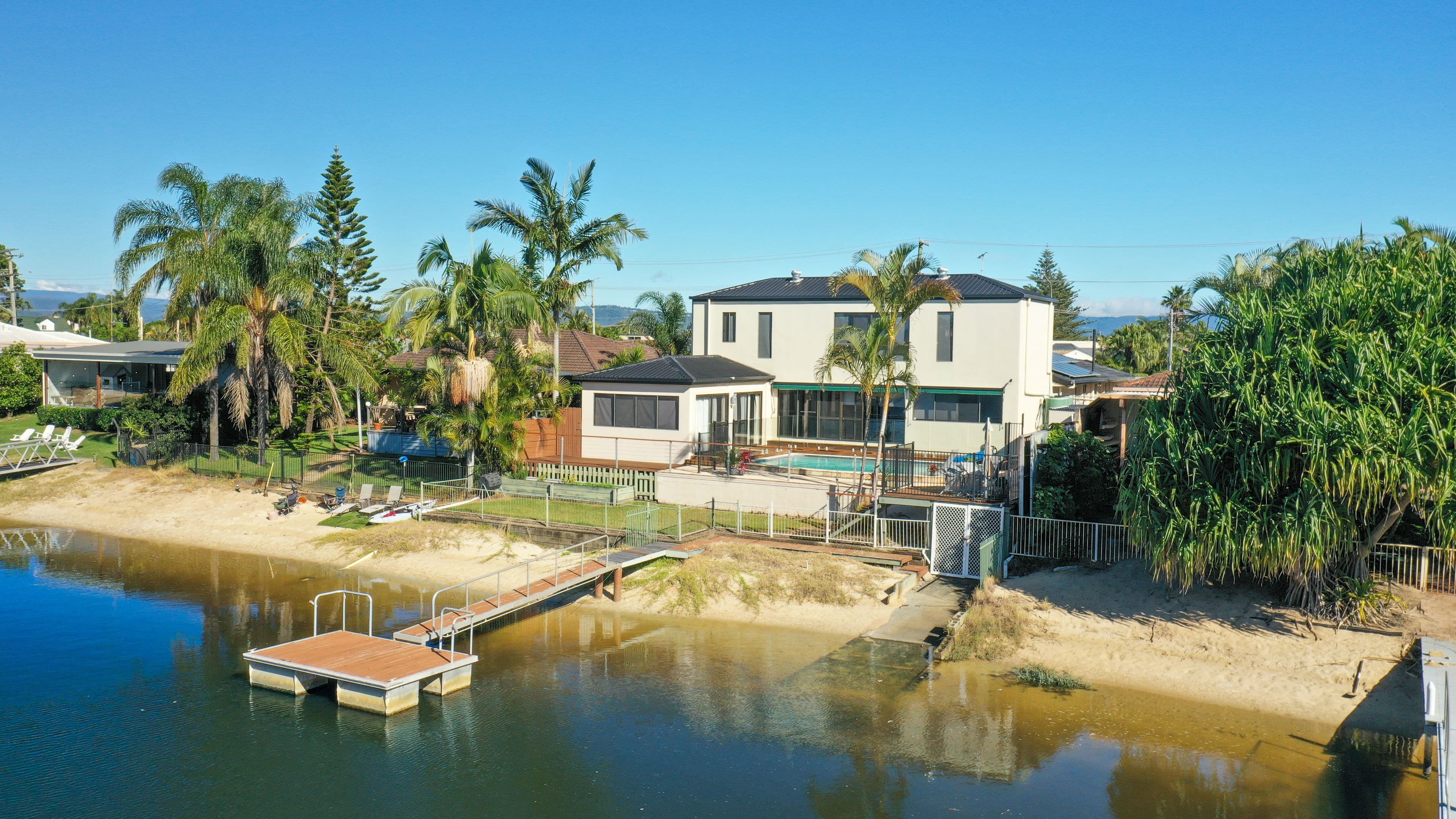 13 Bermuda Street, Broadbeach Waters QLD 4218, Broadbeach Waters - Thumbnail 2