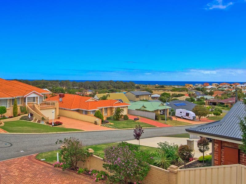 8 Albatross Close, HALLS HEAD WA 6210, Halls Head - Thumbnail 3