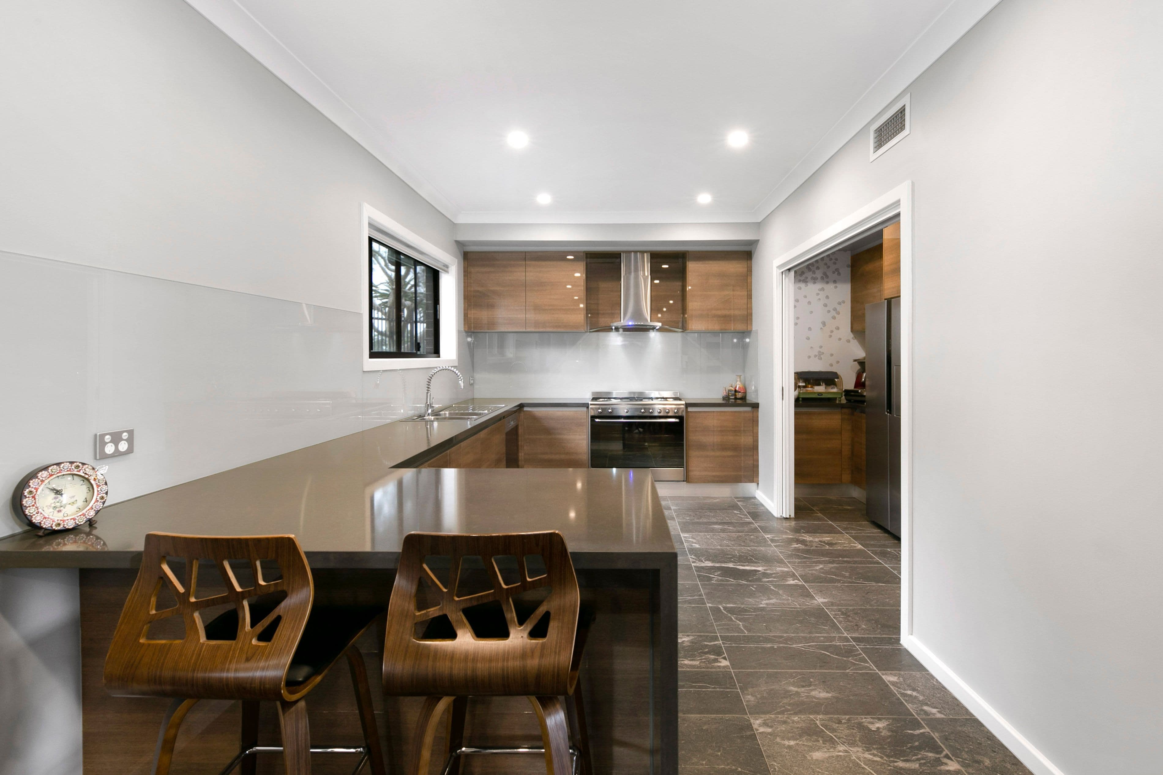 6 Purvis Avenue, Potts Hill NSW 2143, Potts Hill - Thumbnail 4